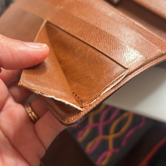 TLC LV International Wallet MI371 - Picture 3 of 3